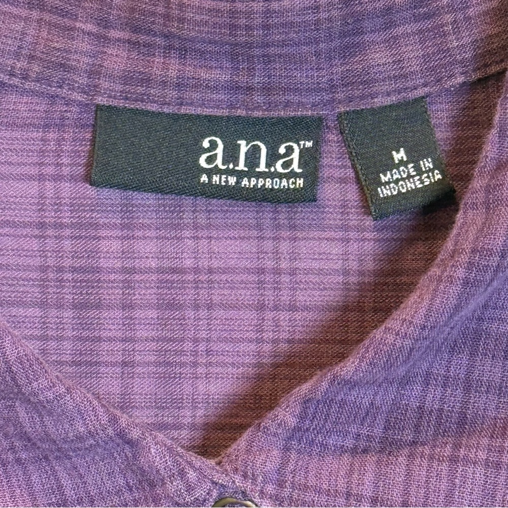 a.n.a Purple Studded Shoulders Button Down Shirt Women’s Medium Preowned Great - Picture 5 of 10